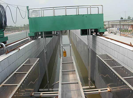 博宇環(huán)保-行車式泵吸泥機(jī).jpg 博宇環(huán)保-行車式泵吸泥機(jī).jpg