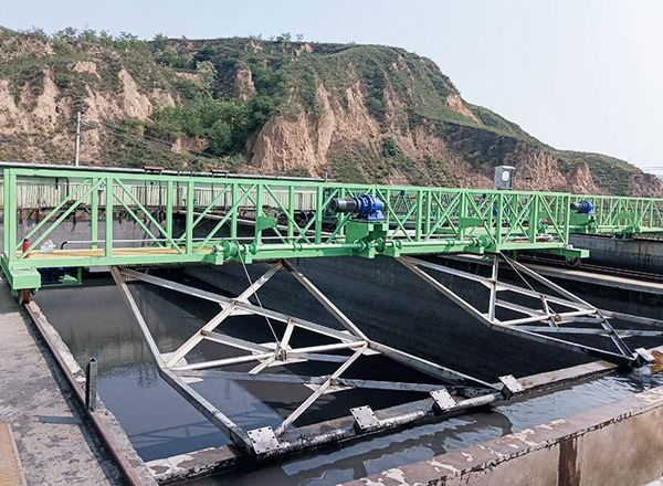 桁車式提耙刮泥機